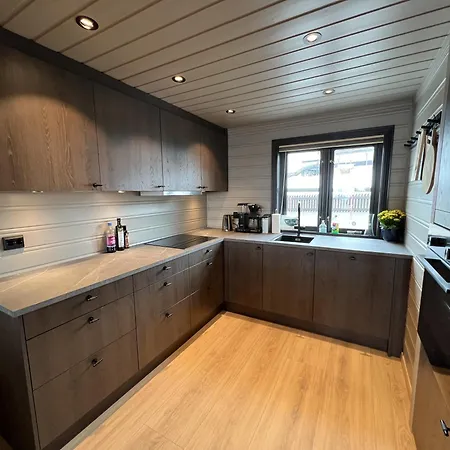 4 Soverom, Boblebad Og Panoramautsikt